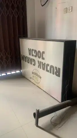 Neon box bekas ujuran 1*1,5 m
