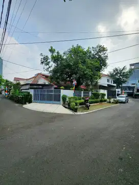 KEBAYORAN BARU RUMAH TERAWAT SIAP HUNI