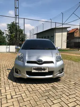 DIJUAL TOYOTA YARIS E 2013 BENSIN MANUAL TERAWAT MULUS