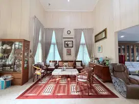 Dijual Rumah Klasik Modern di Lippo Village - Karawaci