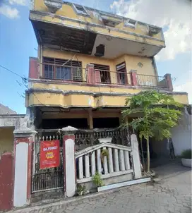 Rumah Dua Lantai di Candi Lontar Kulon Surabaya