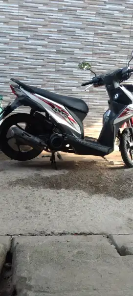 MOTOR HONDA BEAT TAHUN 2015