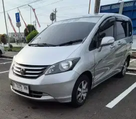 HONDA FREED 1.5 E 2011 AT