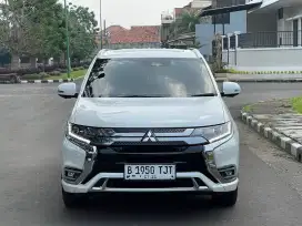 Outlander PHEV 2019 Putih Mutiara