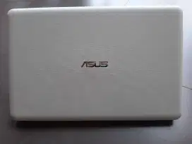 Netbook Asus E202s 11,6inch Putih mulus