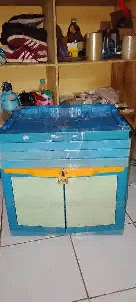 Lemari tingkat 4 bekas
