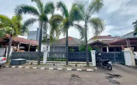 Rumah 2Lt Luas 578m2 11+1KT SHM Semi Furnish di Buah Batu Bandung