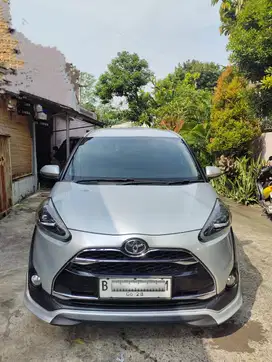 Toyota Sienta Q AT Silver Metalik 2017