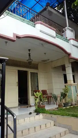 HAN115 Rumah Besar 2 lt Akses Jalan 3 Mobil Dua Arah di Lenteng Agung