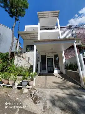 RUMAH DESIGN MODERN Dengan Kolam Renang di Resor Dago Pakar Bandung