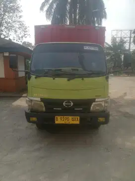 Hino dutro tahun 2014
