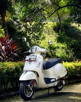 VESPA GTS 150 3v 2014 TERMURAH