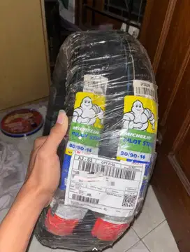 MICHELIN PILOT ATREET R14