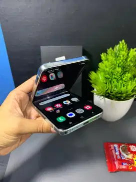 SAMSUNG Z FLIP 5  RAM 8/512GB ORIGINAL SEIN NORMAL 

TAMPILAN MEWAH SA