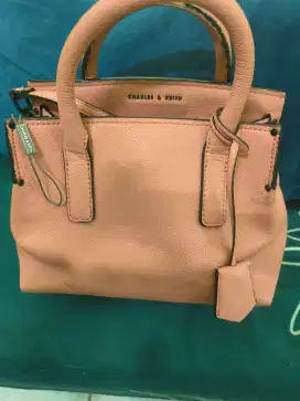 tas charles & Keith