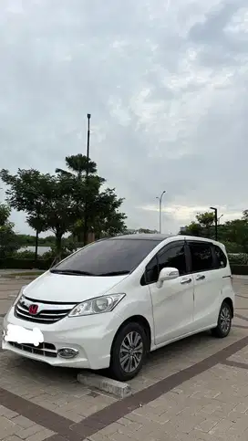HONDA FREED 2013 PUTIH MUTIARA