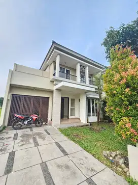 Dijual cepat Rumah 2 lt Semi furnished di Alam Suvarna