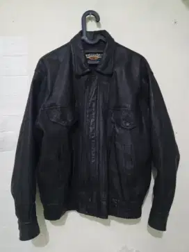 Jaket kulit asli ukuran M/L kondisi masih ok