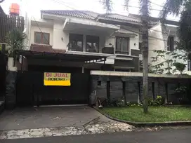 Rumah Nyaman Megah Kebayoran Baru Dekat Kawasan Bergengsi Gunawarman