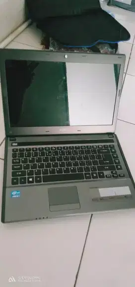 Laptop ACER 4755 core i3