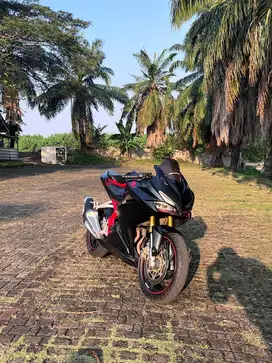 HONDA CBR 250RR HITAM DOFF ODO 9k