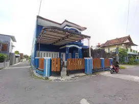 Dijual Rumah Luas 2 Lantai + Kos Kosan 2,9M Angkutt - Depok, Sleman