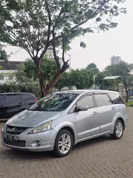 Mitsubishi Grandis 2010 Bensin