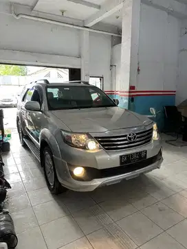 (Dp20jt) Toyota Fortuner TRD Bensin Matic 2011 Murah