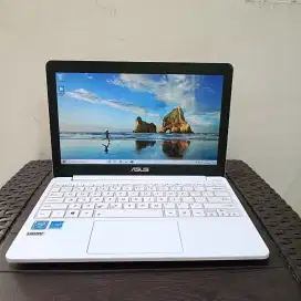 LAPTOP/NOTEBOOK ASUS E203NAH INTEL N3350 RAM 4GB HDD 500GB LAYAR 11.6
