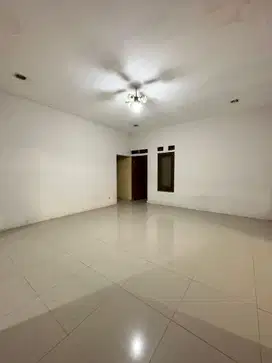 KEBAYORAN  BARU RUMAH LAMA MURAH HITUNG TANAH  AREA KOMPLEK