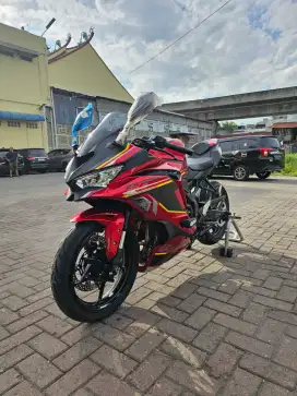 Kawasaki ZX25R ABS Merah 2024 pmk 2025