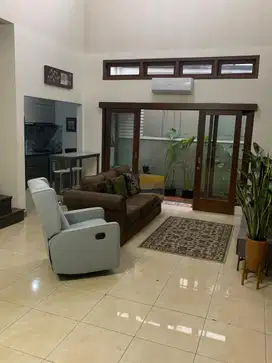 Dijual Rumah Hommy 2 Lantai Lokasi Strageis dkt dgn Bintaro 16717Ad