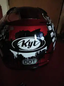 Jual murah cepat helm merk Kyt.