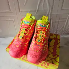 Sepatu Basket MB04 size 45