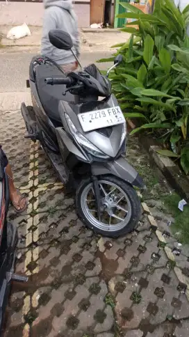 JUAL CEPAT VARIO 150 2017 LED OLD F pajak hidup