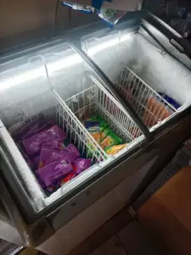 Freezer Ice Cream dan Rak Piring