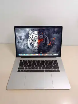 Macbook Pro 15 Inch 2017 (16 GB - 1 TB SSD) LIKE NEW