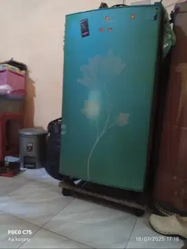 Kulkas, TV, kompor gas 2 tungku