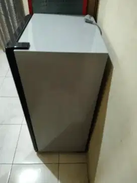 Di jual showcase pendingin mini