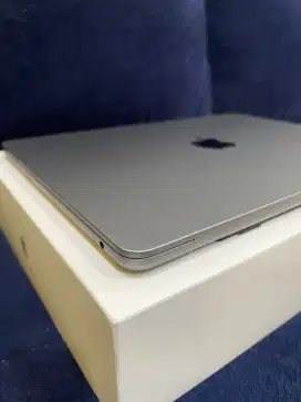 Macbook air m2 8/512 like new garansi on