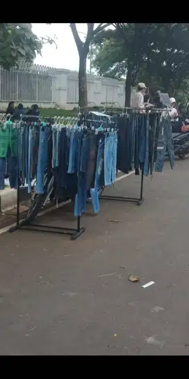 Di jual pakaian, celana, baju borongan