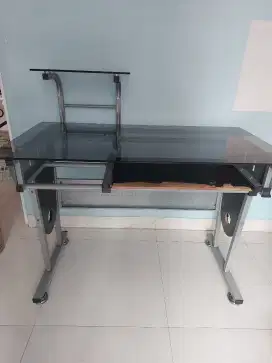 Meja Komputer merk Informa