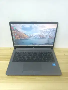 Hp 240 G9. Intel Core i5-1235u. Ram 16gb. Ssd 512gb