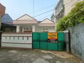 Di Jual Rumah Nempel Sekolah Dekat Jalan Raya Lok. Strategis
