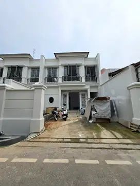Rumah baru design classic dekat akses pintu tol cempaka putih