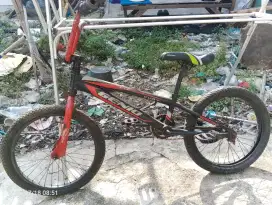 sepeda Genio bekas