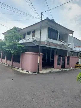 RUMAH HOEK 2 LANTAI DI TAMAN BUARAN INDAH KLENDER