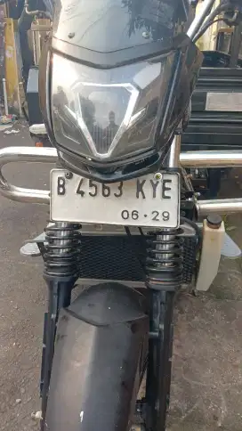 Viar 3 roda cc 200 warna hitam gres seperti baru