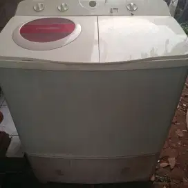 Mesin cuci Polytron 10 kg