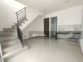 Rumah Pantai indah kapuk 2 type 4,5x10 2lantai SHM lokasi di depan